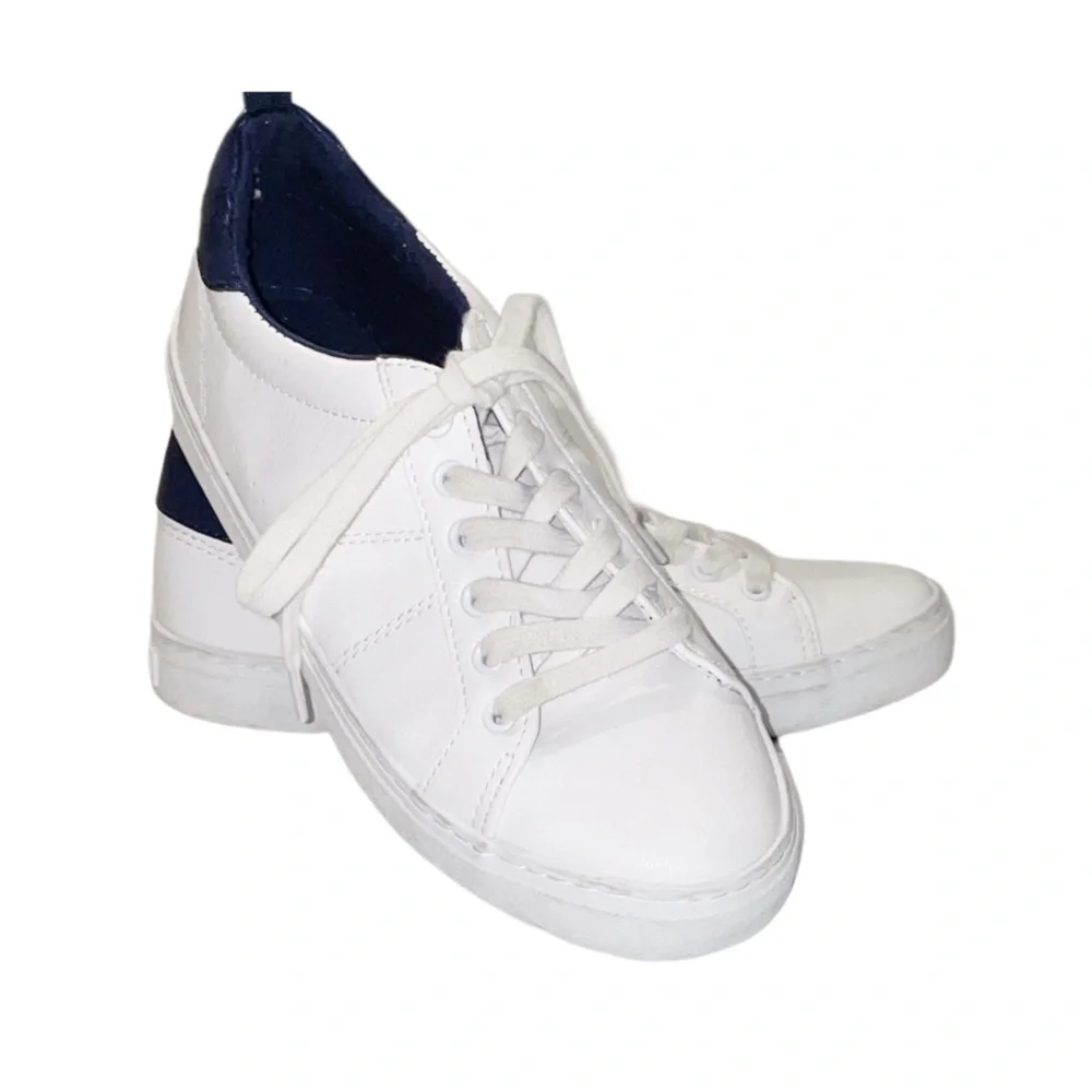OLD NAVY Boy's White Shoes Size 5